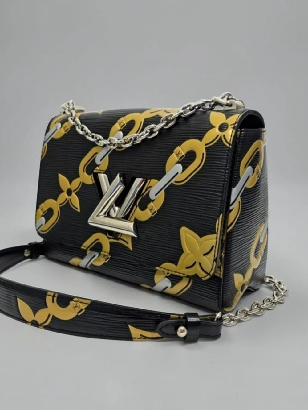 Louis Vuitton Epi Chain Flower Twist MM Black Shoulder Crossbody Bag - Picture 3 of 16